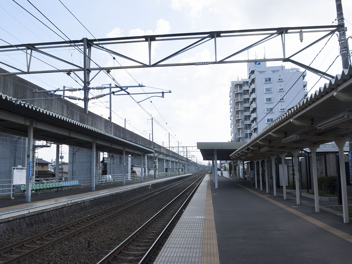 東仙台駅駅舎をホーム側より望む