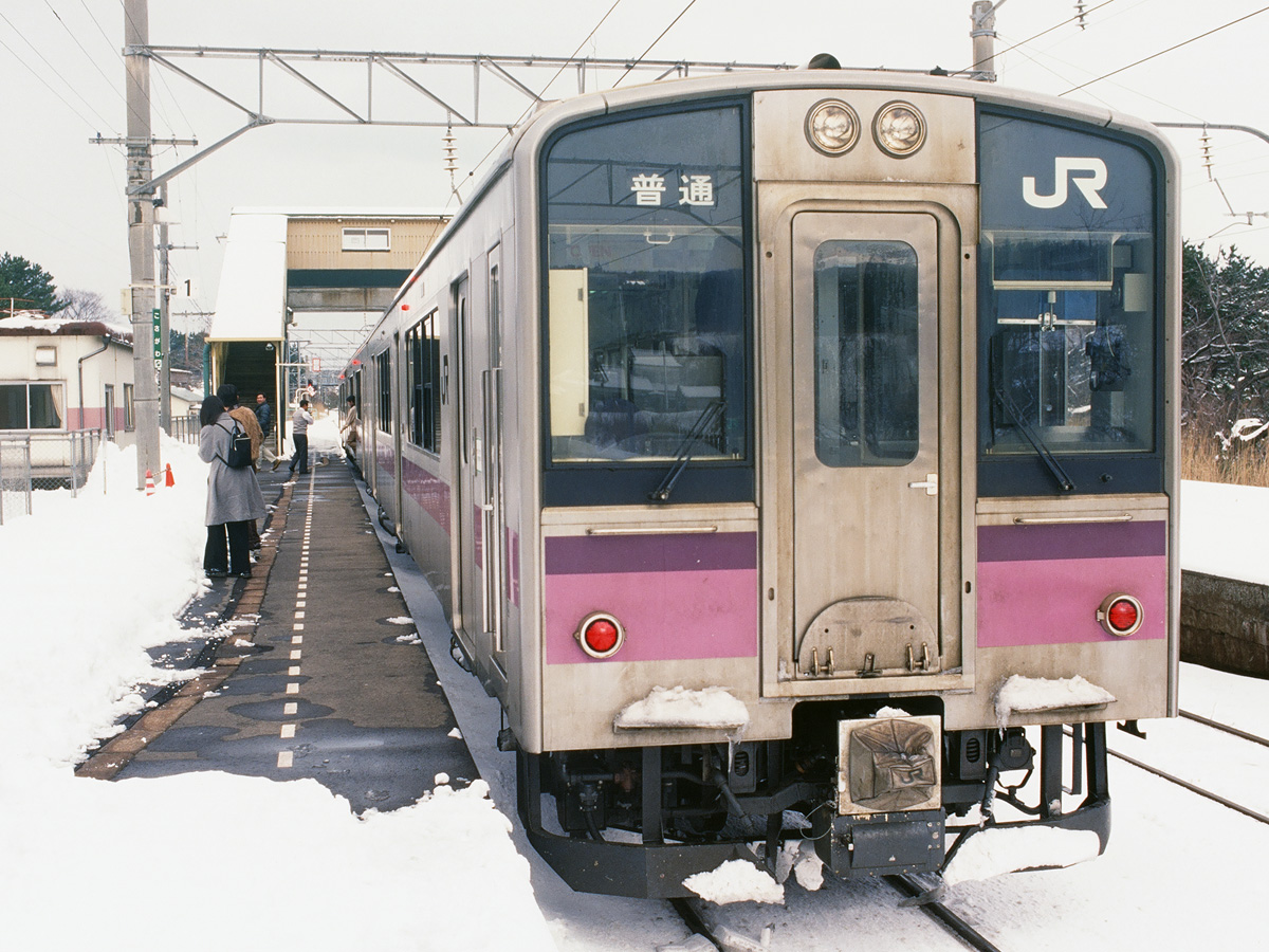 小砂川駅に停車中の電車