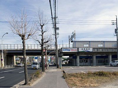 北岡崎駅を西側から望む
