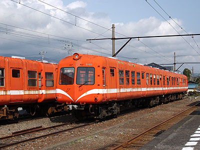 岳南富士岡駅留置の電車