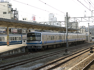 三島駅に停車中の駿豆線電車