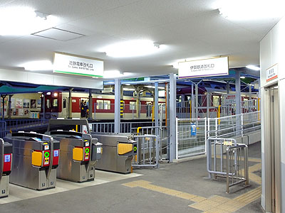 伊賀神戸駅改札