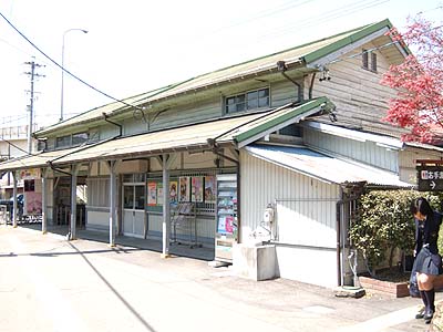 三柿野駅駅舎ホーム側