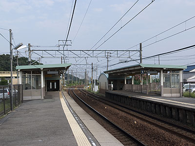 名電赤坂駅ホーム